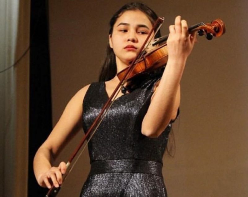 Талантливая павлодарская скрипачка не может поехать на конкурс в Турцию