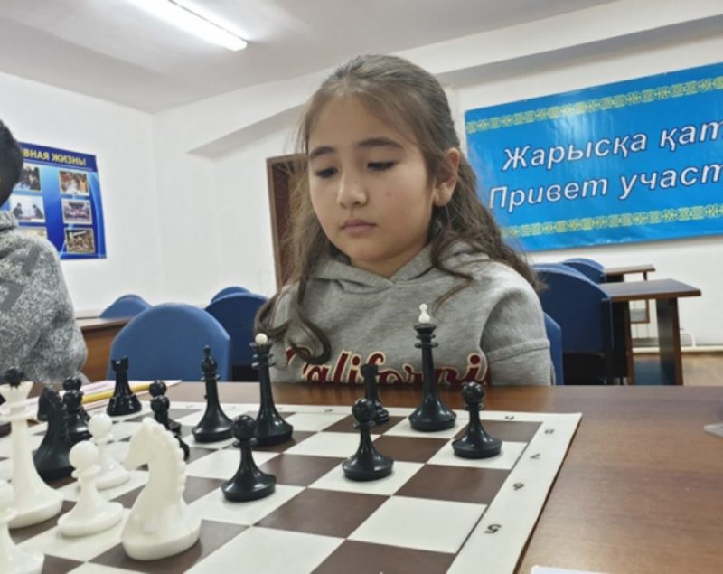 10-летняя шахматистка из Атырау произвела мини-сенсацию в Павлодаре
