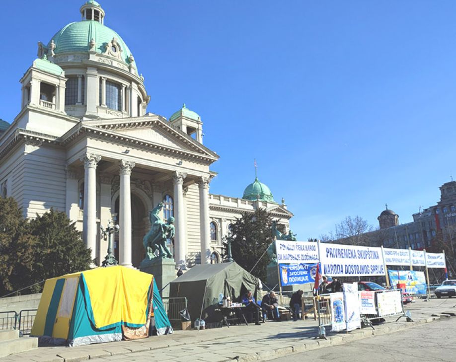 Демонстративная поза: почему Европа протестует мирно?