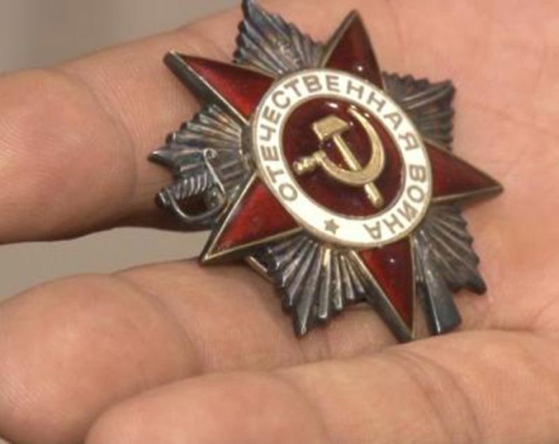 Орден ищет своего героя: житель Павлодара передал награду Великой Отечественной