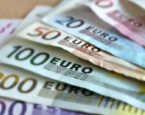 Европейская валюта стремительно падает в обменниках