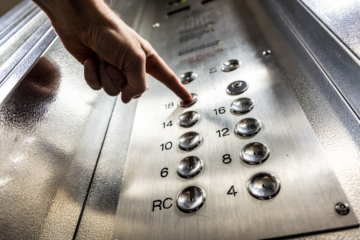 В Павлодаре предложили менять лифты в многоэтажках за счет государства
