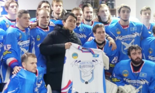 Лидер «Ирины Кайратовны» поддержал молодых хоккеистов «Иртыша»