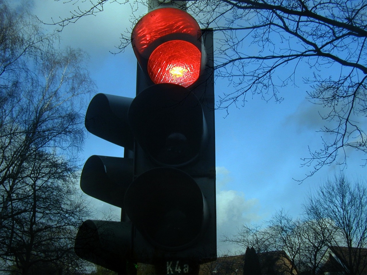 Павлодарца оштрафовали на 10 МРП за проезд на красный сигнал