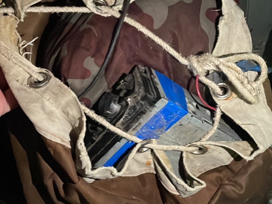 Из припаркованного на Бакинской авто украли магнитолу