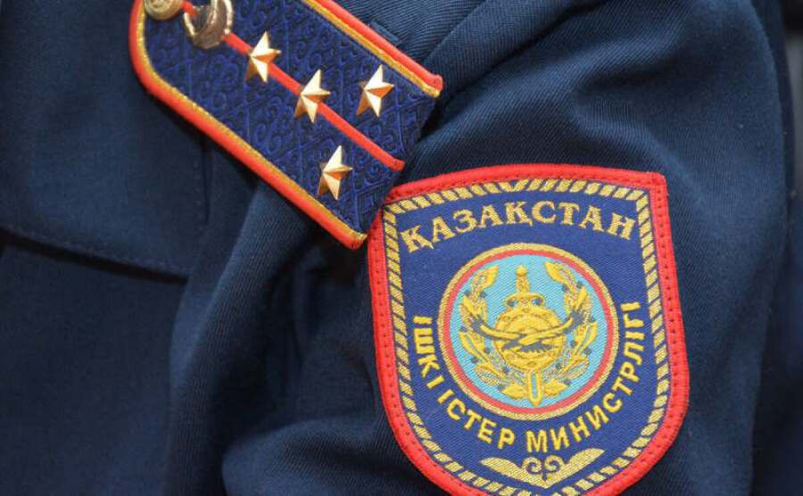 Водитель из Астаны угрожал полицейским Павлодара липовым удостоверением МВД