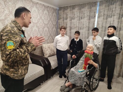 «Панфиловшылар» поздравили снайпера Курбатову
