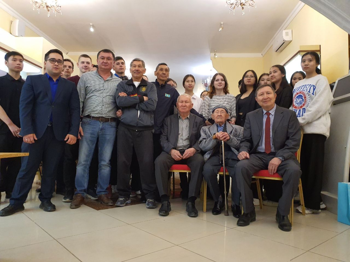 Человек-эпоха: Рафаэлю Вахитову исполнилось 95 лет