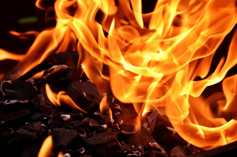 Штрафом в 17 тыс. тенге отделался павлодарец за сгоревшие дачи в «Металлурге»