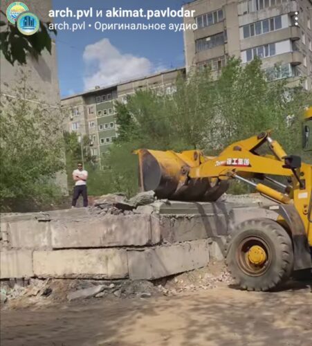 В Павлодаре снесли незаконный строительный объект