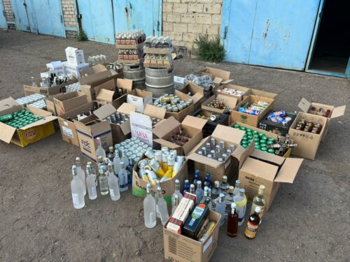 У жительницы Экибастуза изъяли почти тысячу бутылок контрафактного алкоголя
