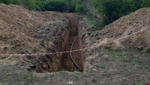 В деле о падении ребенка в яму в Щербактинском районе появился подозреваемый