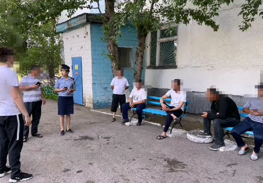 На стройке в Экибастузе задержали семерых нелегальных мигрантов