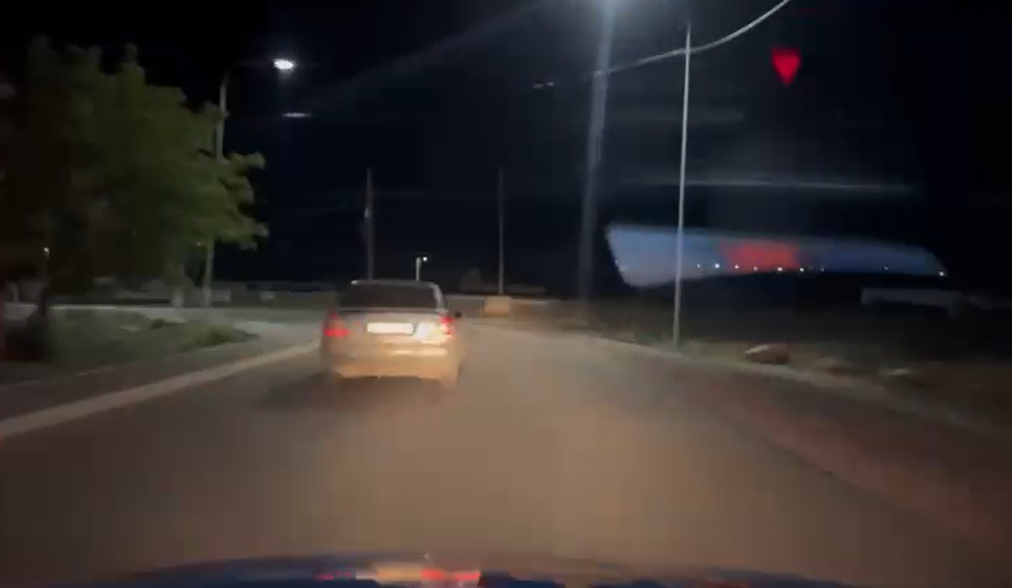 В Баянауле пьяный водитель чуть не сбил туристов