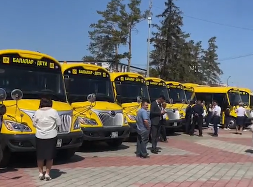 Школы Павлодарской области получили 16 новых автобусов