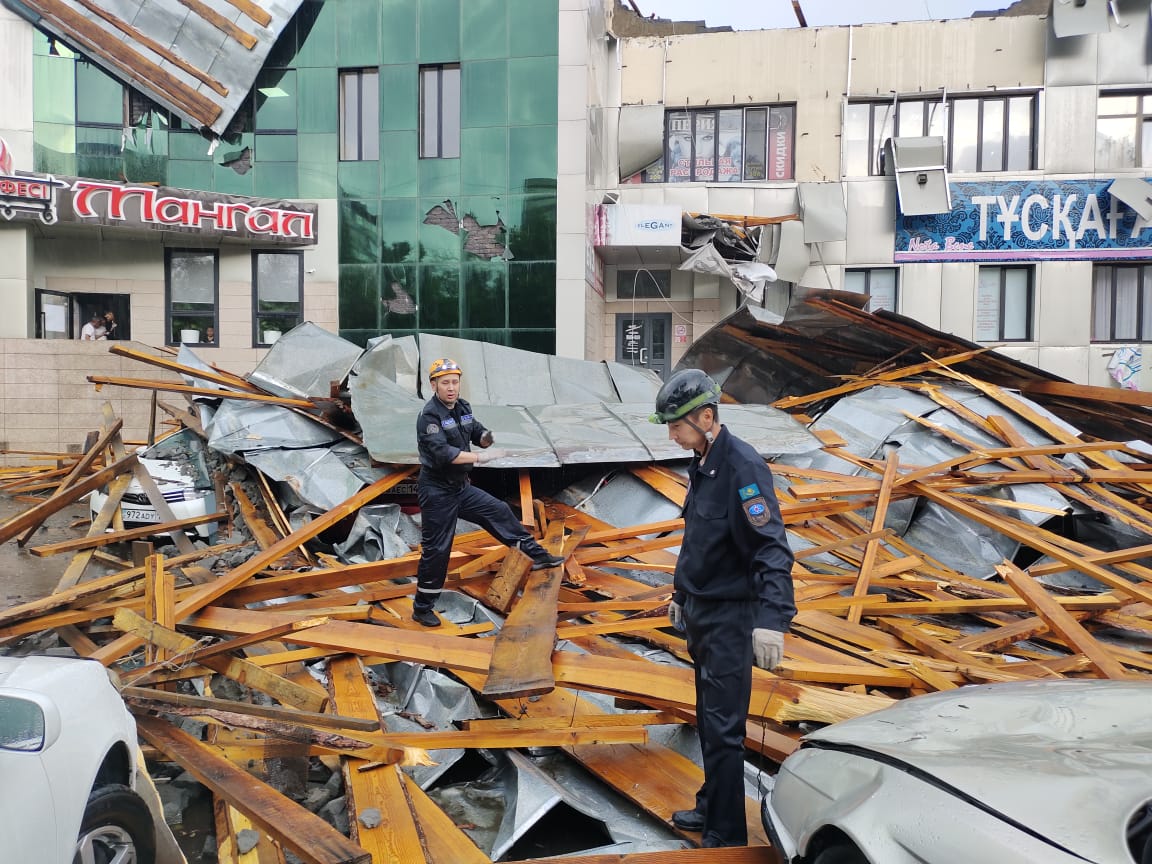 Один из пострадавших при обрушении в ТД «Артур» в реанимации — медики