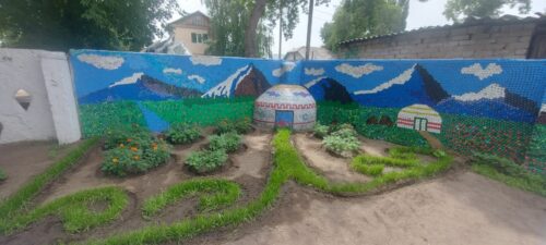Юные садовники Павлодара вырастили  ягоды, овощи и цветы