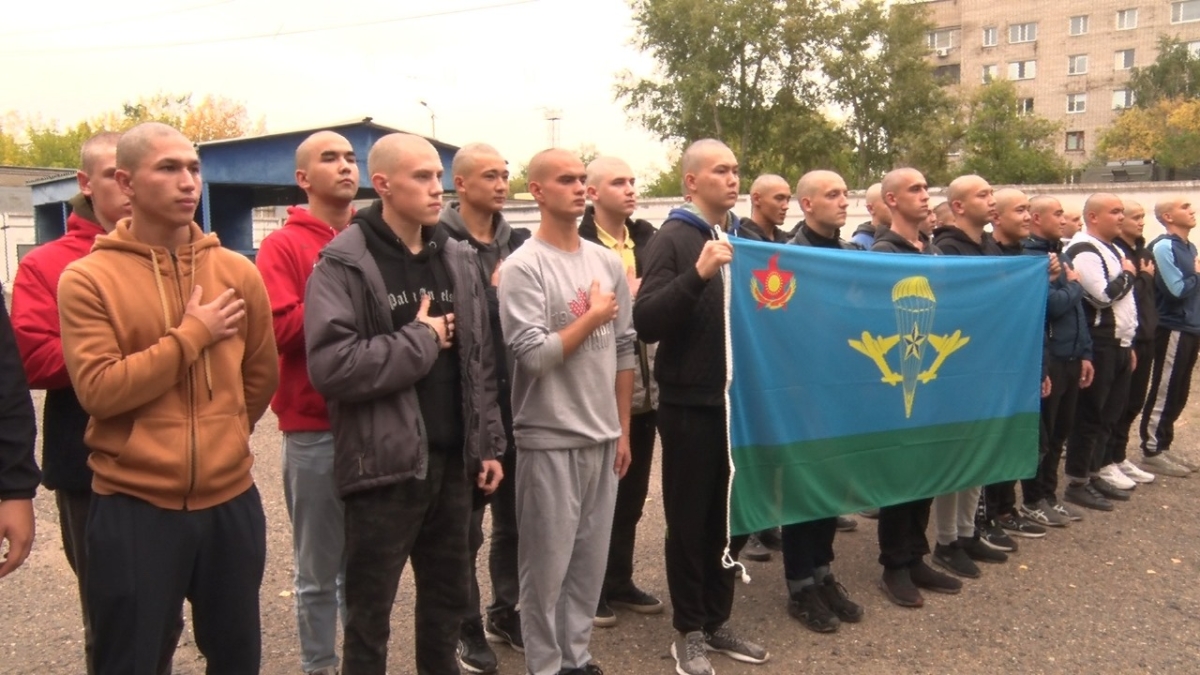 В Павлодаре стартовал осенний призыв в армию