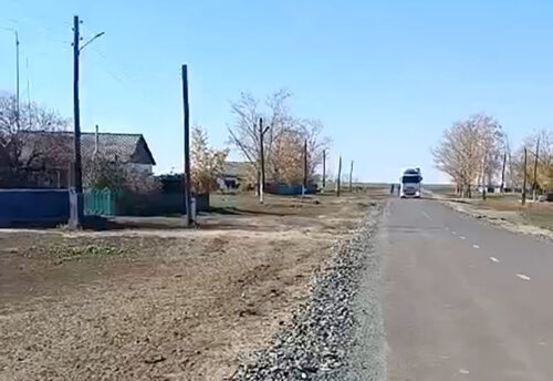 Виноват участковый: так сельчанам в Павлодарской области объяснили прорехи на дороге