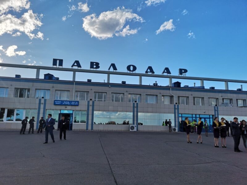 Пассажирку авиарейса «Алматы-Павлодар» оштрафовали за курение электронной сигареты на борту