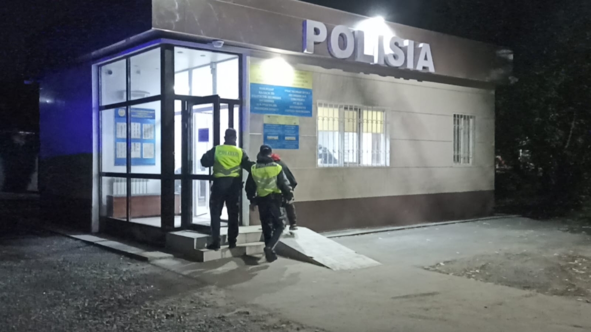 Полицейские изъяли у молодого павлодарца дубинку