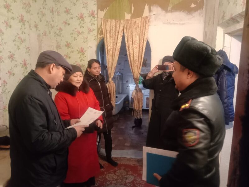 У жительницы Павлодарской области отобрали четверых детей