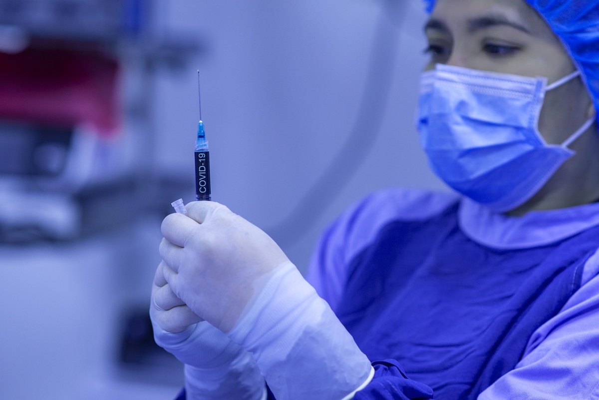 Власти будут мониторить лживую информацию о вакцинации