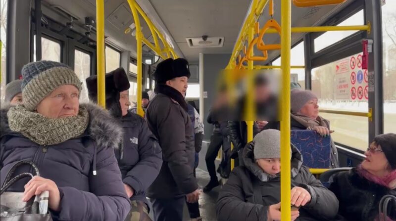 Пассажиры павлодарского автобуса не реагировали на пьяного мужчину