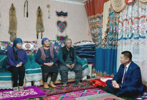 Аким Павлодарской области встретился с родными погибших спасателей