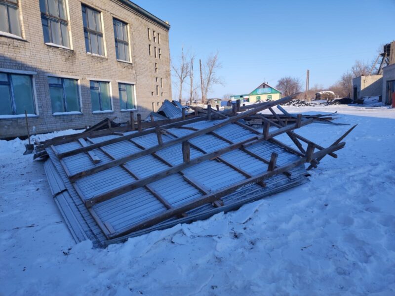 Со школы в пригороде Павлодара сорвало крышу