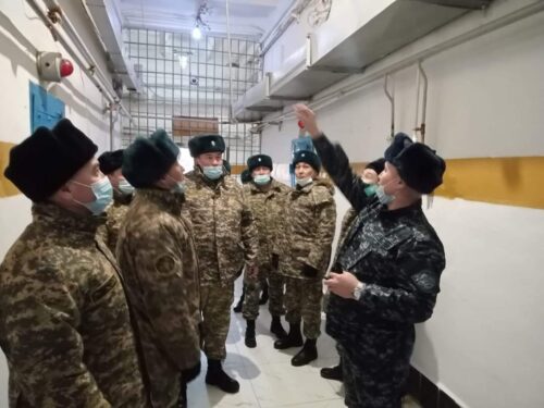 Павлодарские военнослужащие отправились в СИЗО с экскурсией