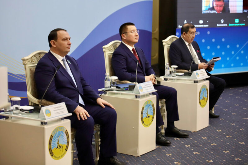 Перед общественным советом Павлодарской области отчитались аким и депутаты региона