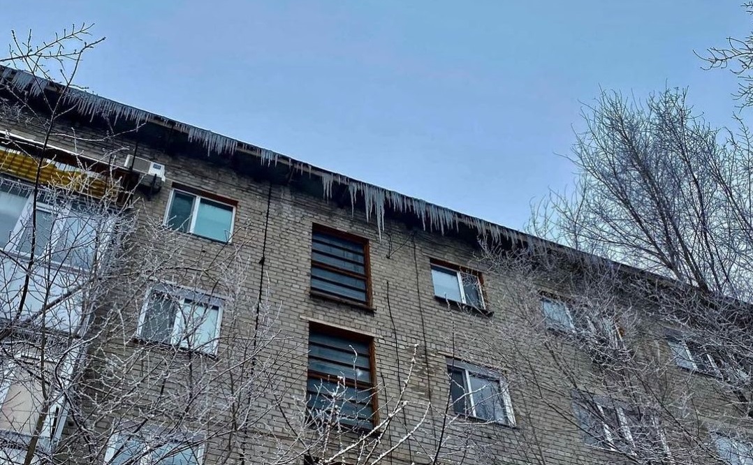 Осторожно сосульки: павлодарцам порекомендовали смотреть вверх