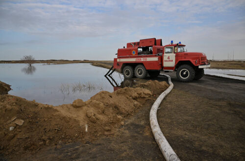 Борьба с паводком продолжается в Павлодарской области