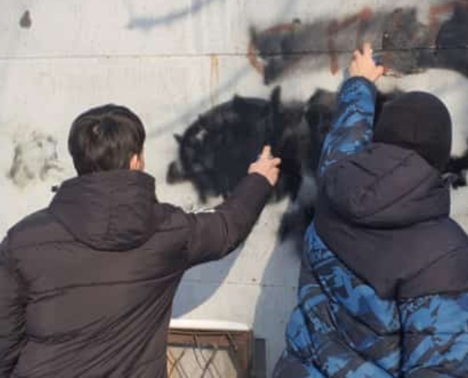 В Павлодаре с помощью  «Теневого героя» уничтожили наркограффити