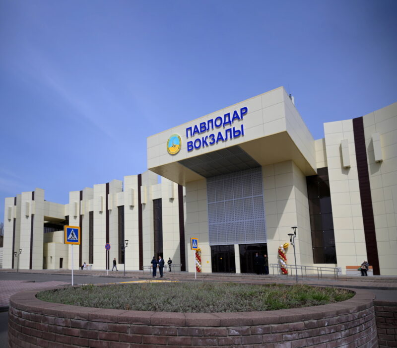 Железнодорожный вокзал Павлодара открыли после реконструкции