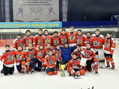 Хоккеисты из Аксу завоевали бронзу на Кубке страны