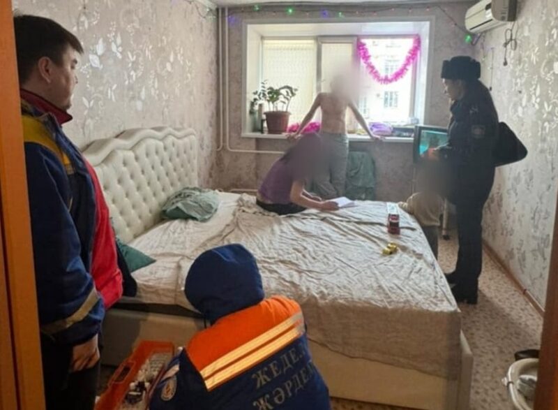 В Павлодаре пьющих отца и мать ограничили в родительских правах  