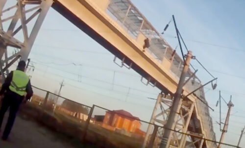 Пьяный павлодарец пытался сброситься с железнодорожного моста