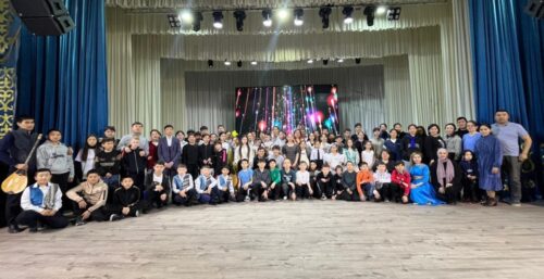 Артисты Павлодарской филармонии устроили праздник детям из пострадавших от паводков регионов