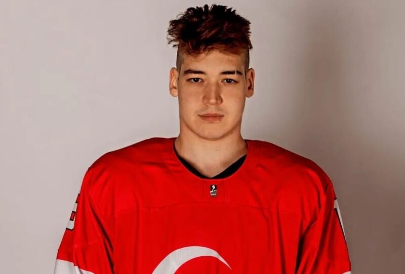 Хоккеист из Павлодара сыграл за сборную Турции