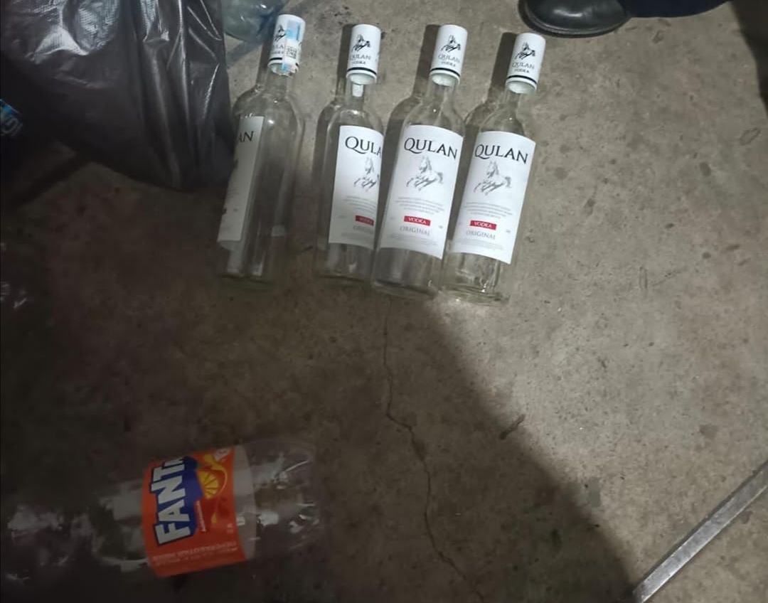 В Павлодарской области пьяные родители три дня не выпускали детей на улицу