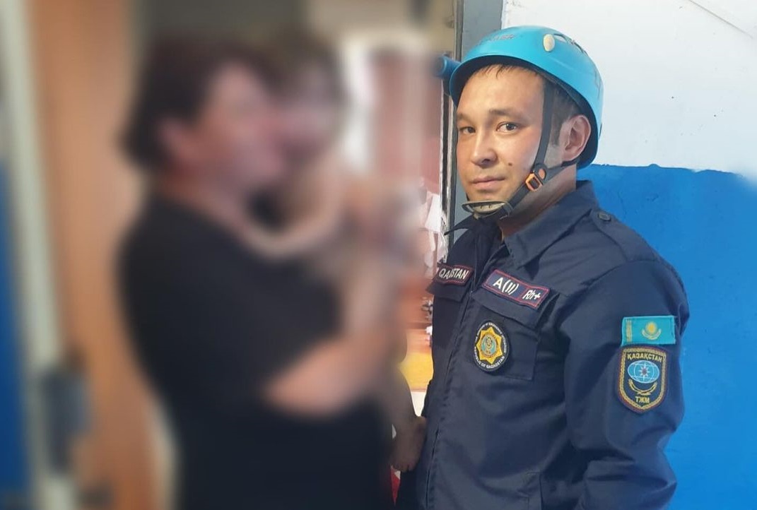 В Экибастузе ребенок оказался один в запертой квартире