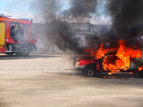 МЧС: в Павлодаре потушили горящий автомобиль