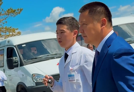 Павлодарские врачи получили новые автомобили