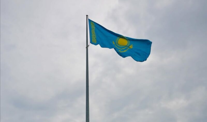 Государственный флаг торжественно подняли в Павлодаре