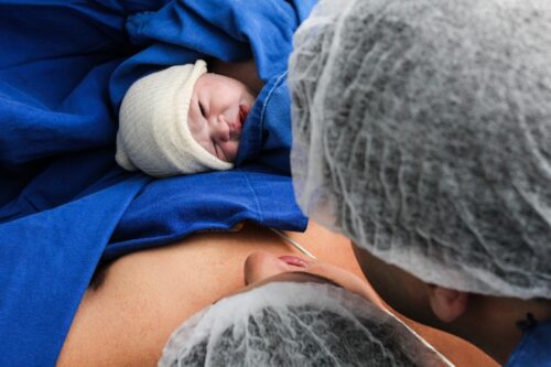Павлодарские медики предупредили о рисках домашних родов