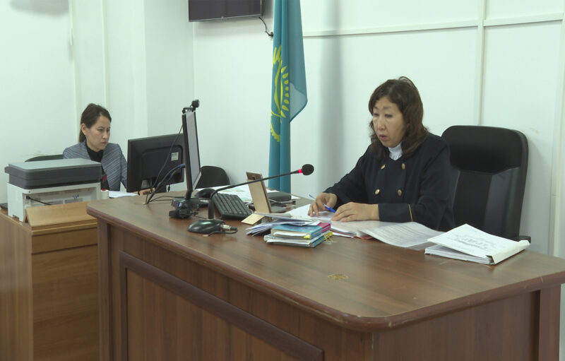 В Павлодаре судят воспитателя из-за падения кровати на детей