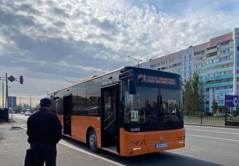 В Павлодаре на день изменили схему движения автобусов