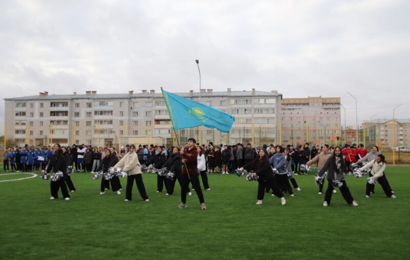 ERG построила стадион для школы в Аксу